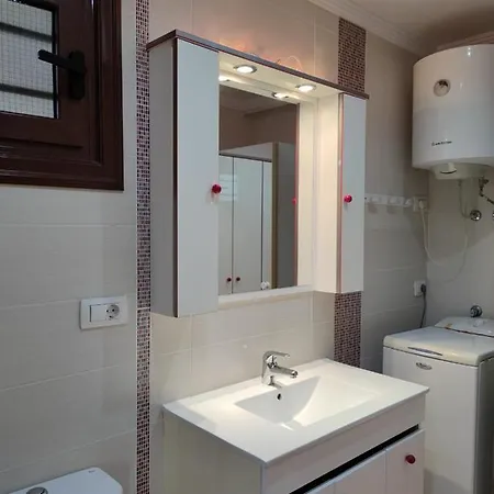 Comfortable Apartment A Few Meters From The Beach.